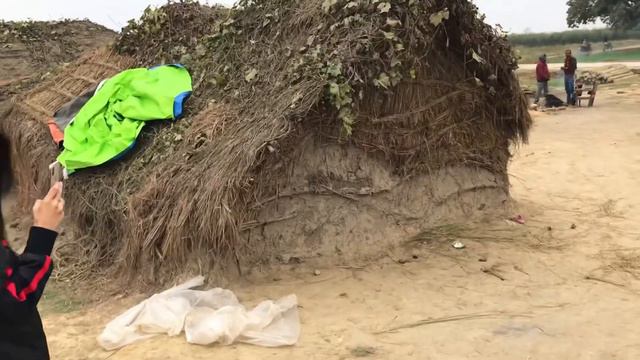 Две коровы в семье залог процветания Казахстана. И бедность Непала смотреть онлайн