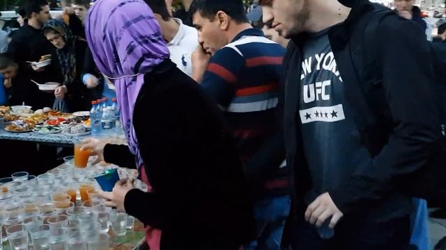 узнали мои ТАПОЧКИ ?/ИФТАР на улице / пешком по 26 Бакин.комиссаров/ДАГЕСТАН - ТУРЦИЯ смотреть онлайн