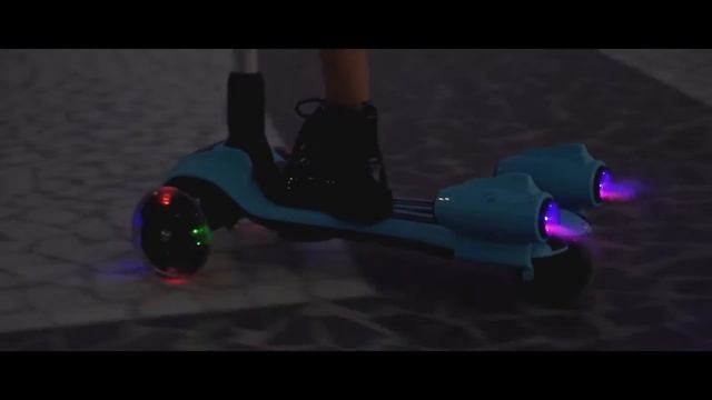Scooter Trottinete 3 Räder für Kinder 3 bis 14 Jahre alt mit Musik und Dampflichter, blaue Farbe смотреть онлайн