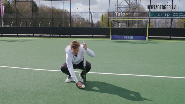 Trapping & Receiving | Hertzberger TV | Field hockey tutorial смотреть онлайн