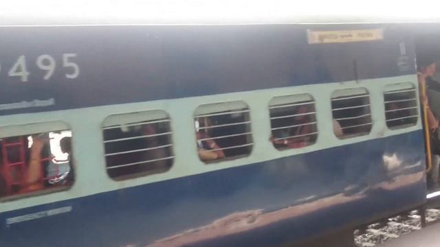 Индийские поезда самые поездатые поезда в мире, когда не опаздывают на 22 часа