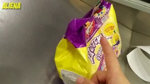 Купили в пятерочке конфеты ??от Славянки.Детский сувенир от фабрики "Славянка"