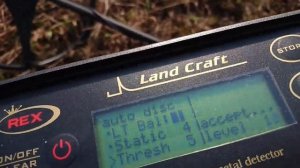 Поиск клада и монет с глубинным металлоискателем Рекс Ленд Крафт на шурфе фундамента!