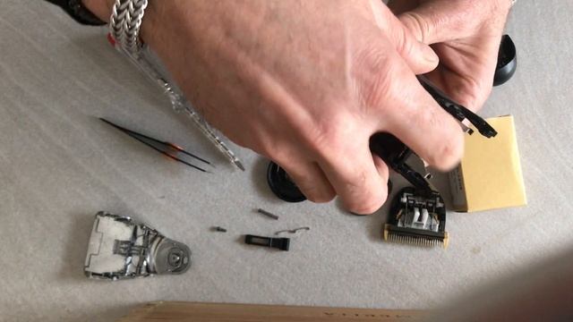 Panasonic ER 1611 Smontaggio per cambio pile (part 1) смотреть онлайн