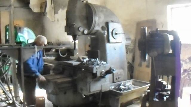 вертикально фрезерный станок TOS смотреть онлайн