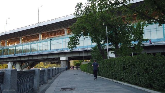 [4K]🇷🇺Moscow Sunset Walk. Golden Brains, Luzhniki Olympic Complex, Moskva River Cable Car. May 2021 смотреть онлайн