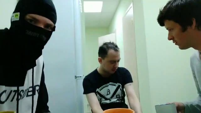 Пьем водочку с Валентином и гостем смотреть онлайн