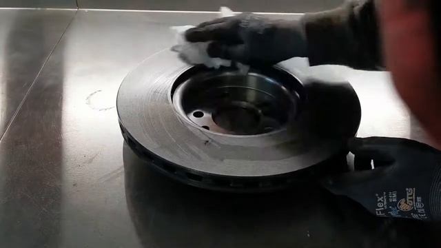 Volvo V50 T5 - Front Brakes replacement смотреть онлайн