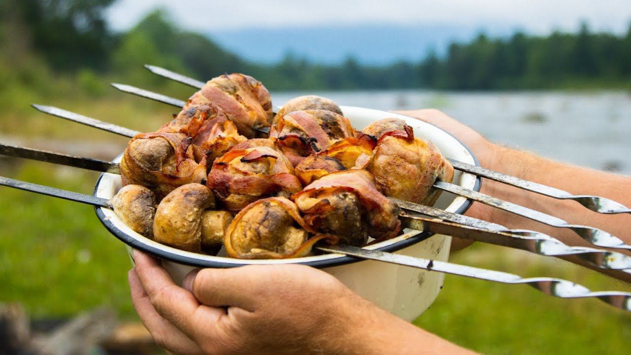 С такими грибами и мяса не надо! ШАМПИНЬОНЫ в беконе на мангале за несколько минут. смотреть онлайн