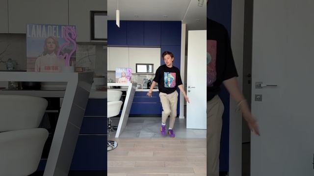 Веселимся в гамбургах #sneaker #hamburg #adidas #адидас #кроссовки #стиль #обувь #веселье #танцы смотреть онлайн