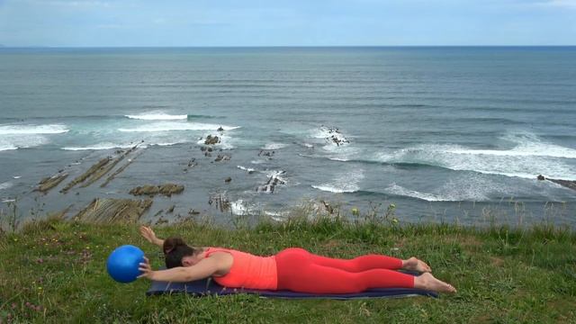 ? Reto de Pilates para la ESPALDA con PELOTA PEQUEÑA para Principiantes ?♂️ смотреть онлайн