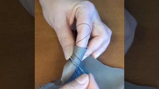 Как зашить порыв и восстановить отделочную строчку без швейной машинки. смотреть онлайн