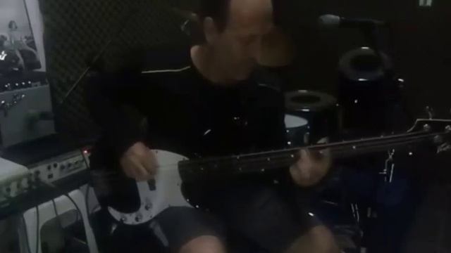 Baixo Peavey Milestone смотреть онлайн