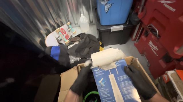Аукцион контейнеров, очень много инструмента Milwaukee | Container auction, lots of Milwaukee tools смотреть онлайн