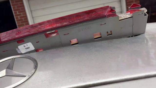 Mercedes W203 3rd brake light ..how to remove and replace it смотреть онлайн