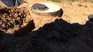 Отстойник(септик) из бетонных колец. Как не надо делать.