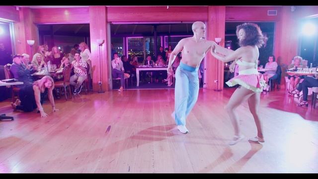 La Noche Latina | Lambada Performance by Strut Entertainment смотреть онлайн