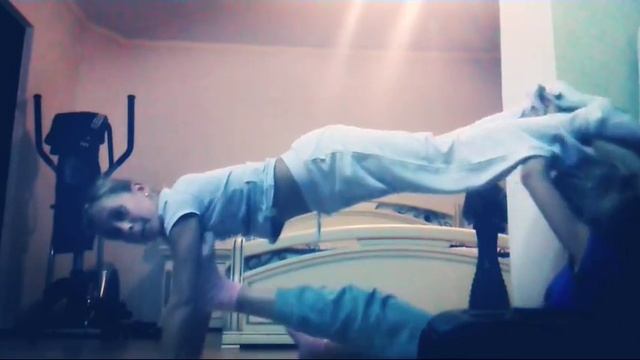 Челендж! Я с подругой занимаюсь йогой ! смотреть онлайн