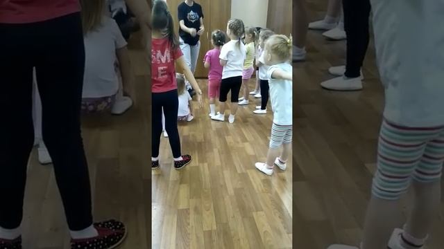 Первое занятие на танцах ))) смотреть онлайн