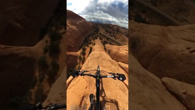 MTBer rides down a cliff with no climbing gear смотреть онлайн