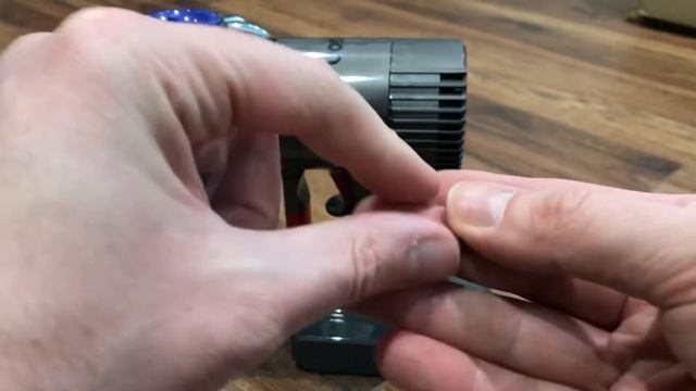 How To Replace the Battery on an SV03 Cordless Dyson Vacuum смотреть онлайн