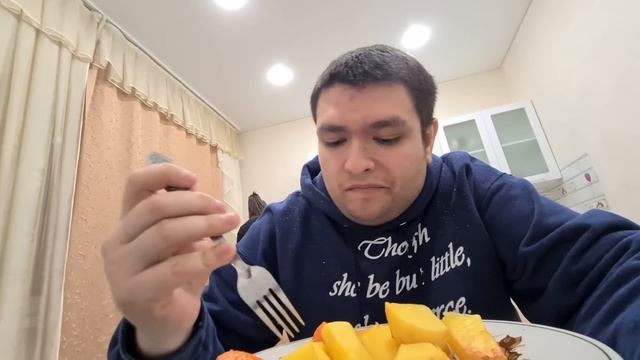 Переехали в новую квартир на долгий срок жизни! На ужин картошка с рыбой и морковкой! смотреть онлайн