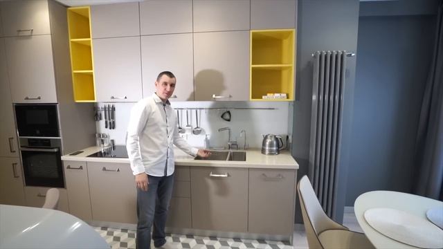 Дизайн квартиры в современном стиле. Серый и горчичный цвет в интерьере. смотреть онлайн