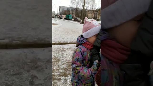 раздаю детям подарки к новому году. смотреть онлайн