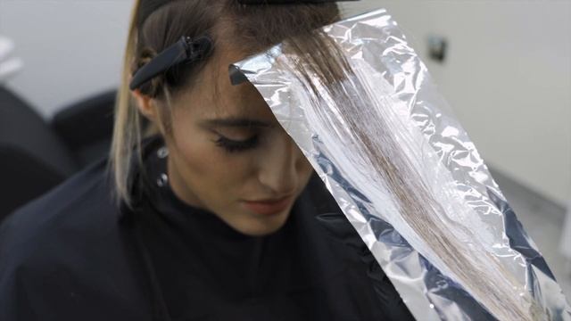 Pearl Blonde Face Framing Highlights Tutorial | Wella Professionals смотреть онлайн