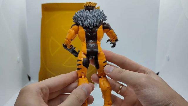 Фигурка Саблезубого Marvel Legends
