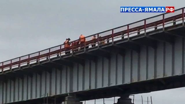 Дорожные службы ПУРОВСКОГО района загрязняют реки! ВИДЕО! смотреть онлайн