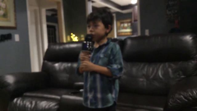 Me trying to sing old town road whith a microphone 🎤 ( warning cringe ) смотреть онлайн