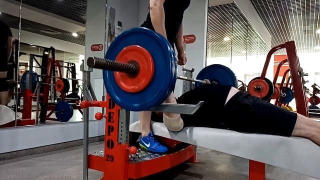 Жим лёжа, ноги вдоль лавки 110 на 3 смотреть онлайн