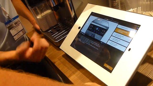 Philips begeistert auf IFA 2014 mit App-steuerbarem Kaffeevollautomaten смотреть онлайн