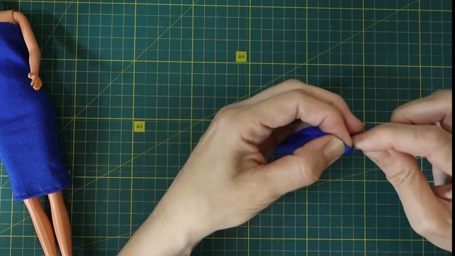 5 вещей из одной футболки. Шью платье-сарафан для куклы Барби. I sew a sundress for Barbie dolls. смотреть онлайн