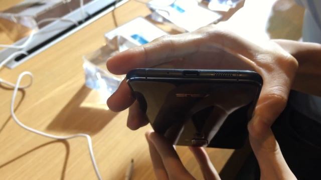 First Look at ASUS ZenFone 3 Smartphone смотреть онлайн