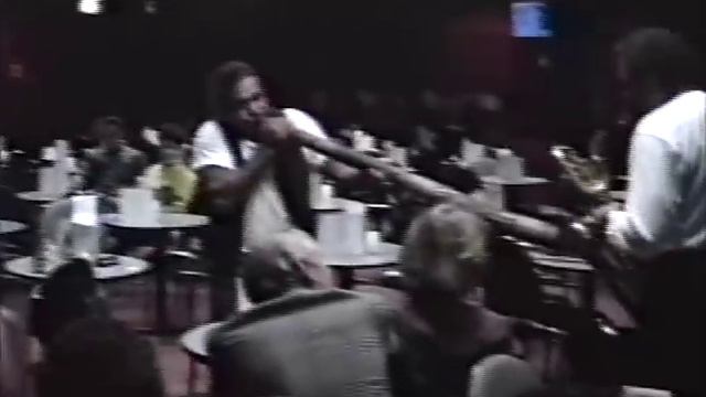 Hamiet Bluiett & Didgeridoo Player смотреть онлайн