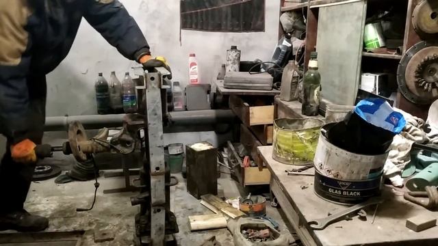 Ауди а6 с4.Ремонт передней подвески.Замена ступичных подшипников.#AUDI #quattro. смотреть онлайн