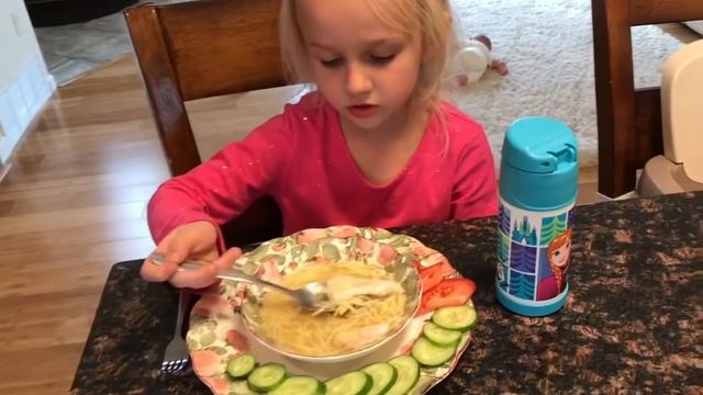 Наши будни ???посуда к Дню благодарения?Цены на американские салаты?Печём с Настей кексы ? смотреть онлайн