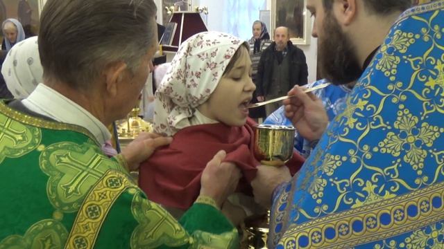 Литургия в Храме Святой Живоначальной Троицы, с. Хвалово, 4 ноября 2019 г смотреть онлайн