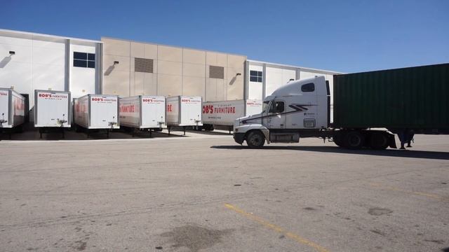 TRUCKING : Some TIPS and TRICKS to BACKING a 40 FOOT CONTAINER ( REQUESTED ) !!!!! смотреть онлайн