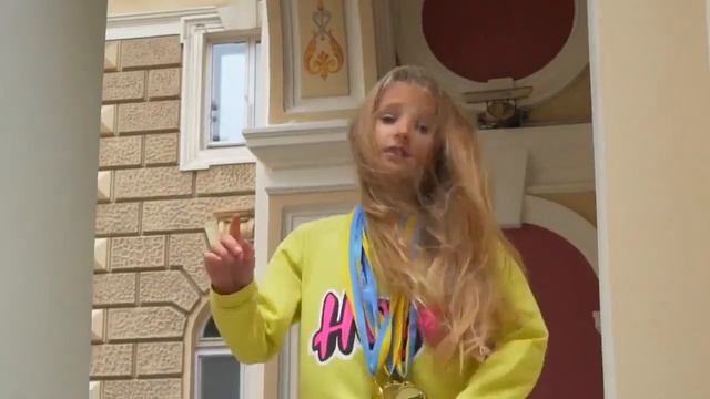 Мисс Николь песня ( Цвет настроения жолтый) смотреть онлайн