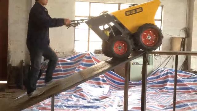 Самоходная тачка для перевозки грузов / Mini Dumper KT-MD250C with B&S climbing slope смотреть онлайн