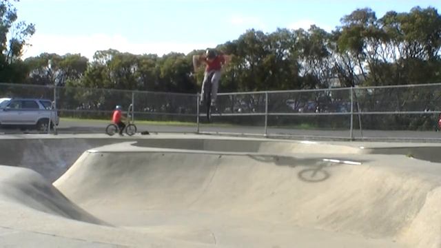 Justin Grey BMX Day Edit смотреть онлайн