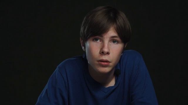 Фёдор Федосеев читает стихотворение Тициана Табидзе «Не я пишу стихи». смотреть онлайн