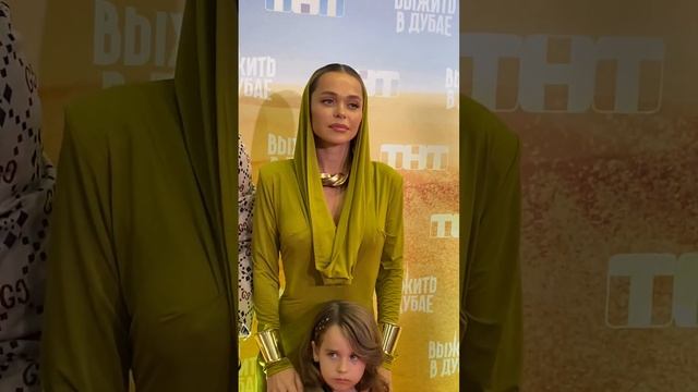 Актриса сериала "Универ" Анна Хилькевич. Оцените образ от 0-10! смотреть онлайн