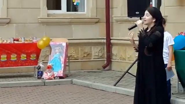 г.Грозный, Лицей1 ,Гайсултанова Мадина классно поет. 22 июня 2017г. смотреть онлайн