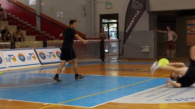 Freestyle Frisbee Spin Factory: Chair Catch смотреть онлайн