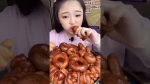 китайцы едят на камеру