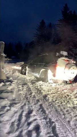 Lexus LX570 на 35 колесах впервые попал зимой на Ямал смотреть онлайн